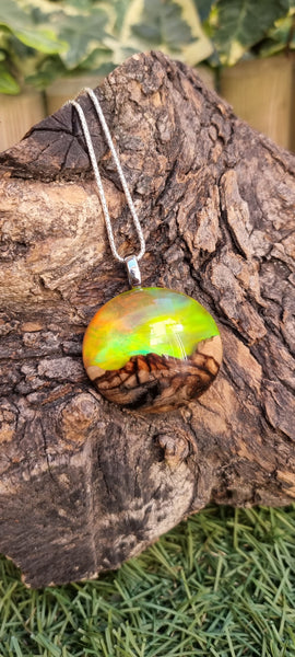 Bijoux femme, tendance, pendentif opale de feu, bois et résine