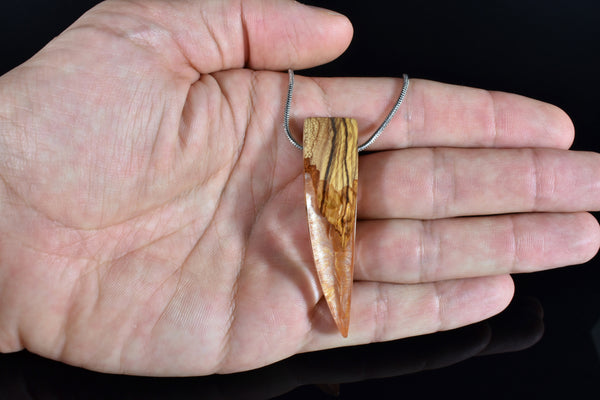 Pendentif fait main en bois d'olivier et résine, beige rosé, unique, made in France.