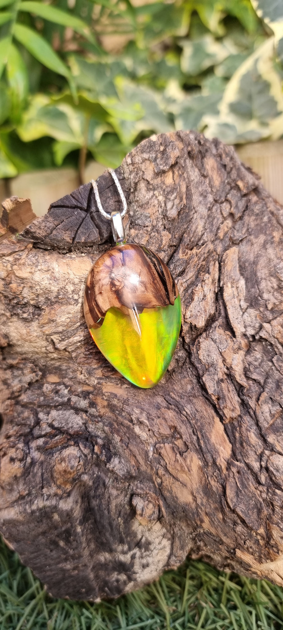 Pendentif opale de feu et bois d'olivier