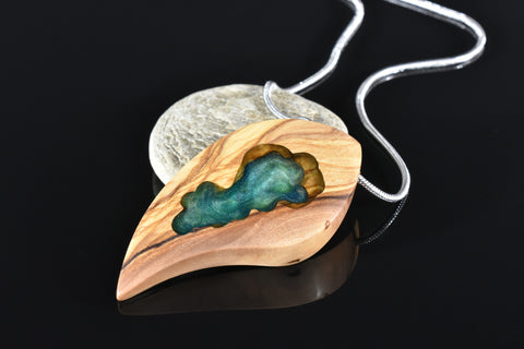 Pendentif en bois naturel, Abysse, artisanat France